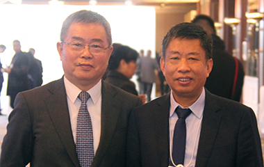 中国社会科学院金融研究所所长李扬与宦和根董事长在一起